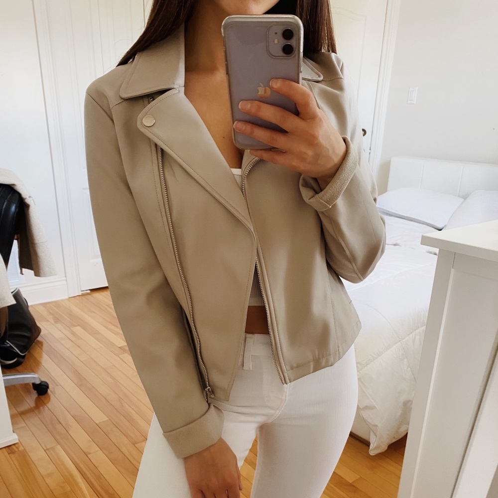 GREY LEATHER JACKET SMALL